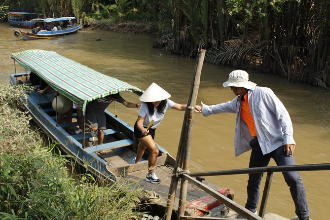 1-Day Mekong Delta Cai Rang Floating Market-Ancient House-Pancake - Sales stops and the tourist side of the day