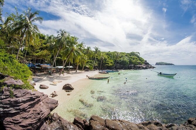 17-Day Vietnam Tour | Explore the Best Highlights of Vietnam - Da Nang and Hoi An mix modern attractions with old streets