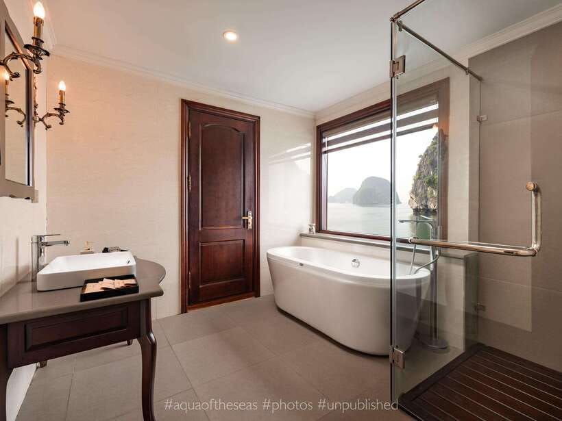 2-Day: Halong Lan Ha Bay 5 Stars Cruises w/Balcony & Bathtub - Why this cruise works better than a day trip