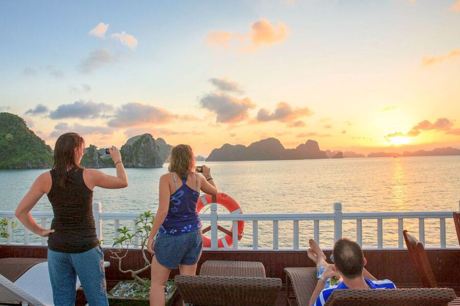 2-Day Royal Palace Ha Long Bay & Ti Top Island Cruise - Sunset, dinner, karaoke, and squid fishing after dark