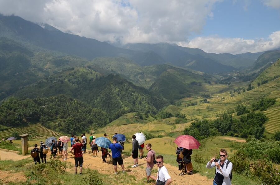 2-Day Sa Pa Ethnic Homestay Tour & Trek with Limousine Bus - What the guides add to the walk