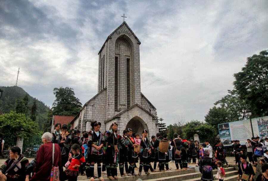 2-Day Sa Pa Ethnic Homestay Tour & Trek with Limousine Bus - Meals, money, and what is included