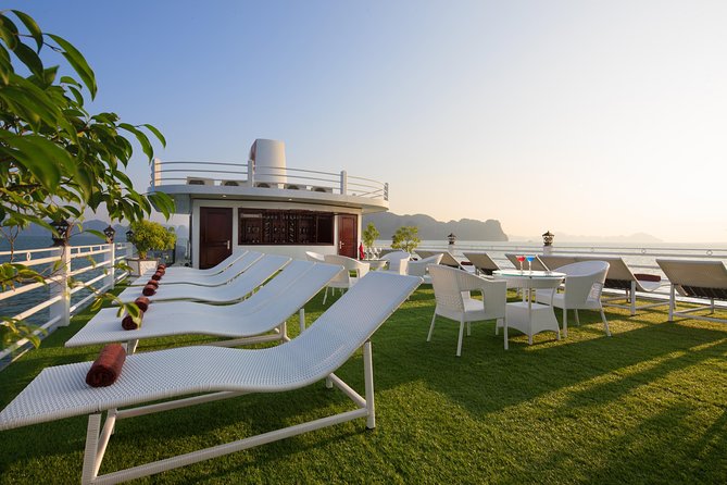2 Days Ha long Sapphire Cruise - Food, guides, and the service experience