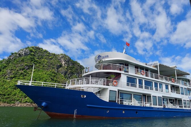 2 Days Halong Bay - Halong Sapphire Cruise - Boarding at Tuan Chau and lunch on the bay