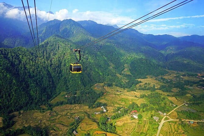 2-Days Sapa Tour with Fansipan Cable Car Trekking Three Village - Reaching Sapa and starting the valley walk