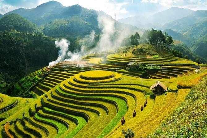 2-Night Sapa Tour with Fansipan Peak by Bus from Hanoi - Leaving Hanoi on a cabin sleeping bus
