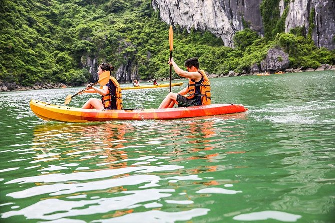 2 Weeks Vietnam and Cambodia - Super Saving - Amazing Experience - Crossing into Cambodia by coach