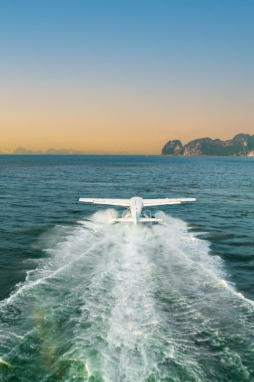 25 minutes sightseeing flight in Halong Bay by Seaplane - The short route at Tuan Chau Marina