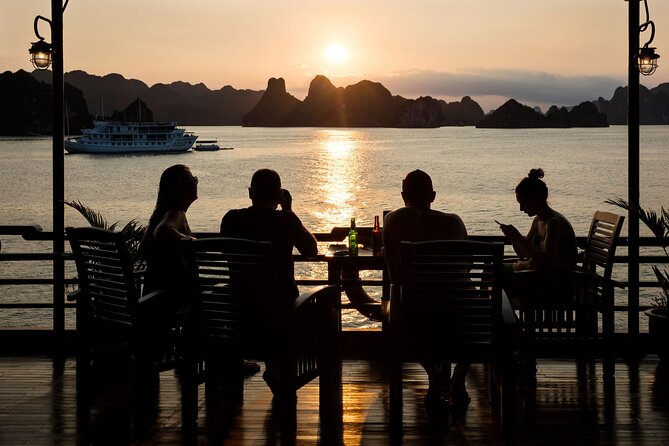 2D1N: Halong Bay 4-Star Cruise - Cave, Kayak, Swim, Meals - Luon Cave by kayak or bamboo boat