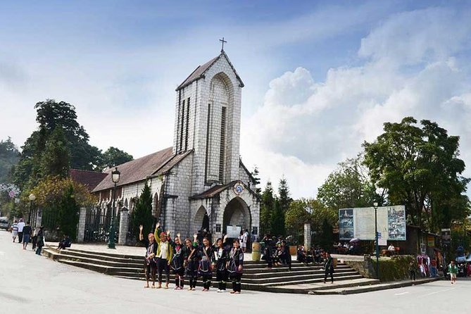 3-Night Sapa Trek and Homestay with Round Trip Transfer from Hanoi - One night in Ta Van with a Zay family