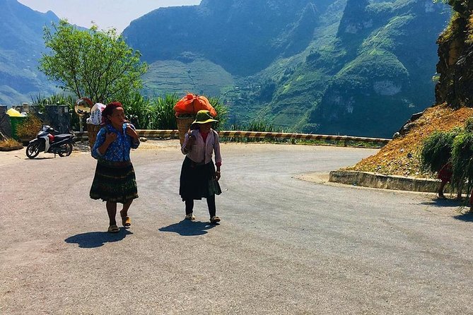 3D2N PRIVATE CAR TOUR + ENGLISH SPEAKING DRIVER (Private rooms) - Why a private car works well on the Ha Giang Loop