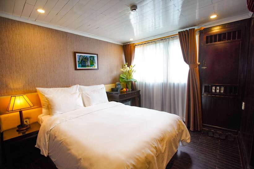 4-star Halong Paloma Cruise 2D1N Trip - Sunset, dinner, and squid fishing after dark
