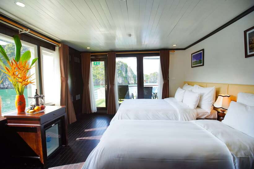 4-star Halong Paloma Cruise 2D1N Trip - Sailing toward Bai Tu Long Bay at 3:00