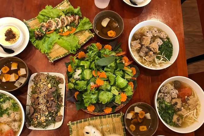 5 Traditional Dishes Hanoi Cooking Class with Market Trip - Shopping for ingredients in a local market