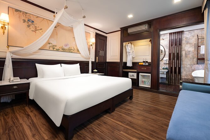 Amanda Cruise - Ha Long, Lan Ha Bay - All Inclusive 2D1N & 3D2N - Morning two: Sung Sot Cave before the return
