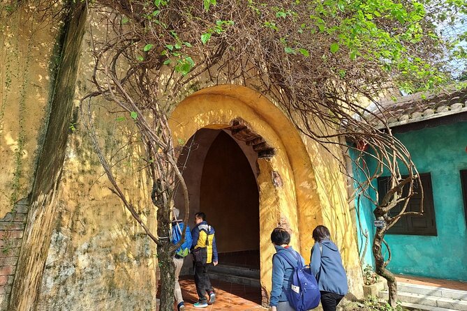 Ba Na Hills & Golden Bridge: Private Return Transfer from Da Nang - Reaching the Golden Bridge