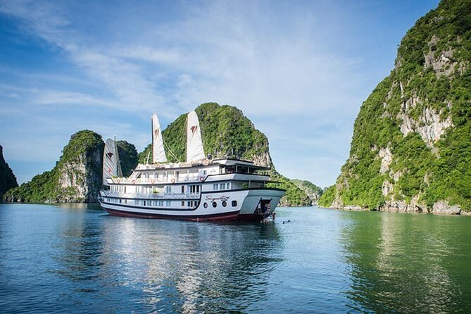 Bai Tu Long Bay 2 Day 1 Night Cruise - Boarding the boat and settling into your cabin