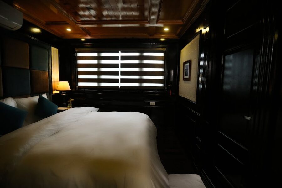BestSeller - 2 Day 5-Star Overnight Cruise of Highest Safety - A quiet morning near Frog Pond
