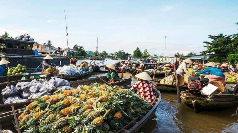 Can Tho: Cai Rang Floating Market and Canals - Breakfast on the water, from noodle soup to pineapple