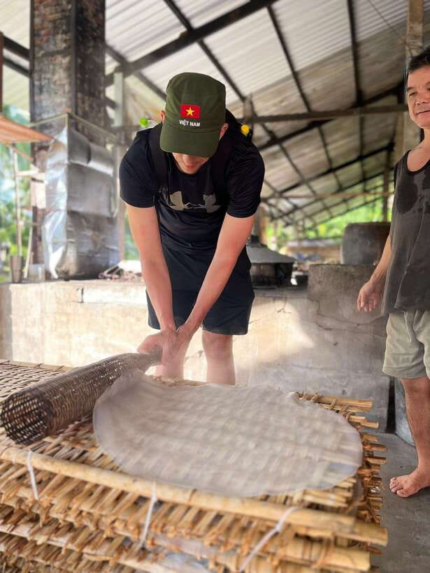 Can Tho: Cai Rang Floating Market and Canals - Making rice noodles at a traditional factory