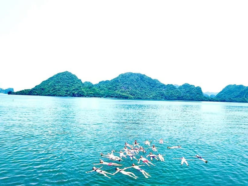 CAT BA :2D1N Lan Ha bay-Ha Long bay with Plankton Excursion - Morning through the fishing village and limestone islets