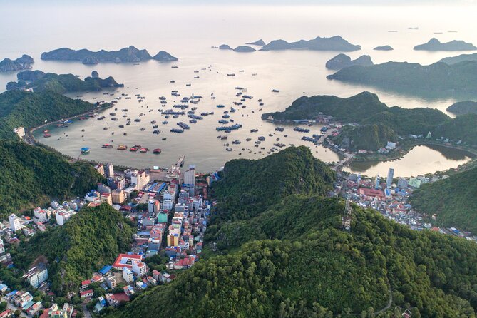Cat Ba Cruise 2 Days 1 Night - Ba Trai Dao Beach: a short stop for swimming
