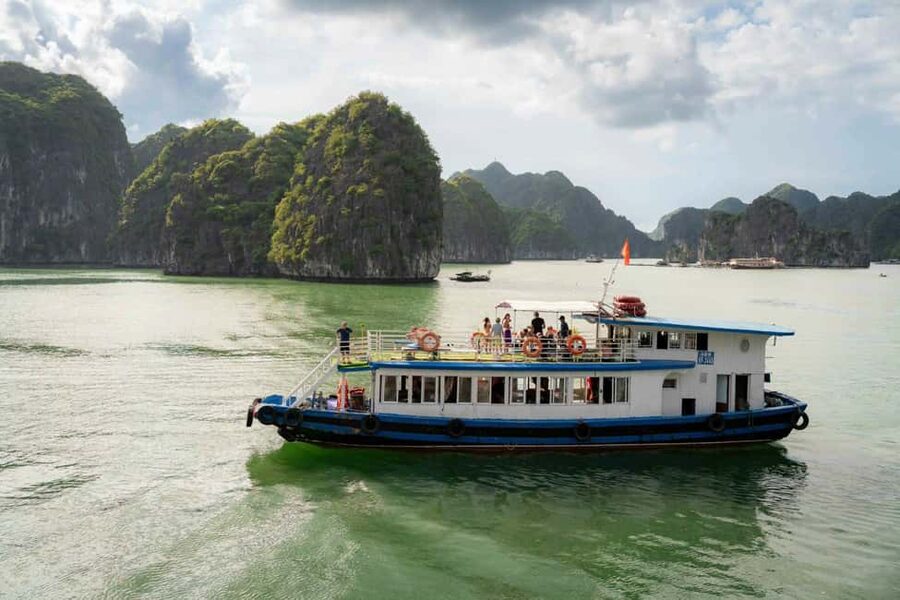 Cat Ba/Ha Noi: Lan Ha and Monkey Island Full Day Boat Trip - Swimming at Ba Trai Dao beach