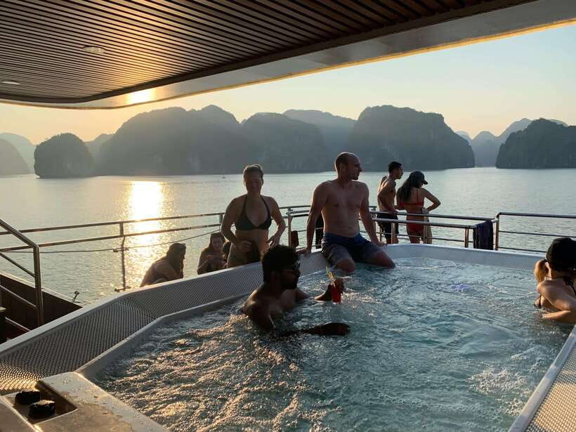 Cat Ba Island: Lan Ha Bay Full-Day with Luxury Cruise - The second paddle and the long afternoon