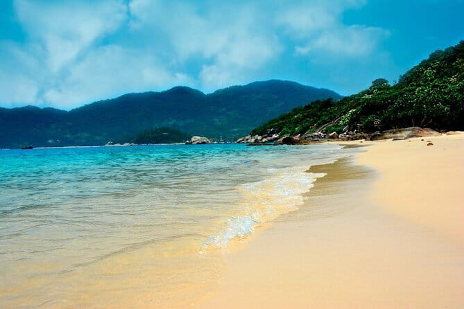 Cham Island: Snorkeling Tour - Hon Nhon Beach and the first snorkeling stop