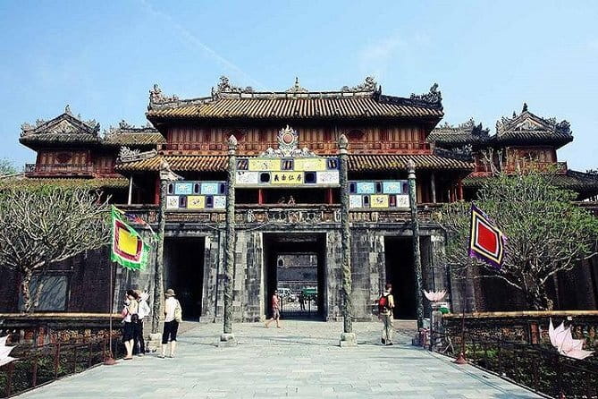 Chan May Port to Golden Bridge or Hoi An by Private Car - What the private-car format does well