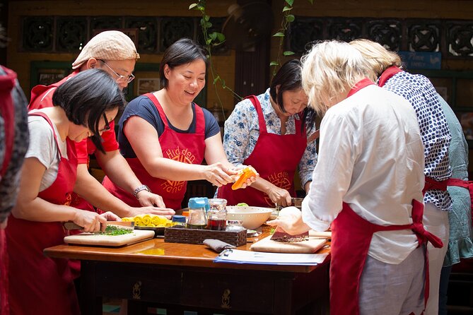 Cooking class with market visit - Private groups, families, and first-time cooks