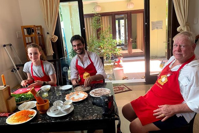 Cooking with Jolie in Hoi An - A cooking class that begins with shopping