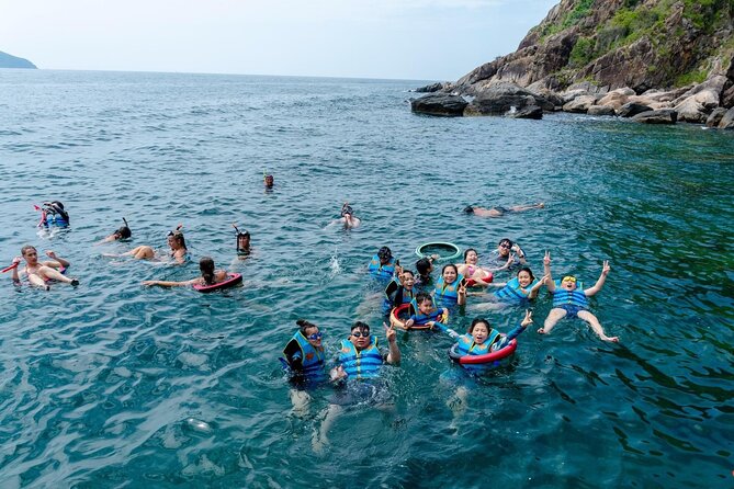 Coral Reef Snorkeling and Floating Bar Party from Nha Trang - Con Sẻ Tre provides the proper seafood lunch