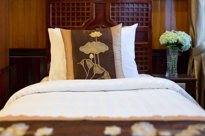 CozyBay Boutique 2D1N Kayak, Swiming ,Titop, Cave, Expressway way - Sleeping aboard the Cozy Bay Boutique boat