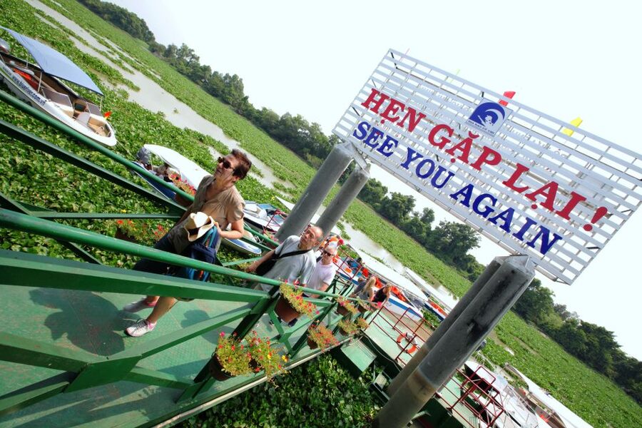 Cu Chi Tunnels Luxury Speed Boat Half Day Tour - Crawling through a tunnel, with a clear warning