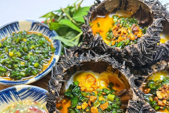 Da Nang By Night: Seafood dinner, night market and cruise trip - The bridges and riverfront landmarks
