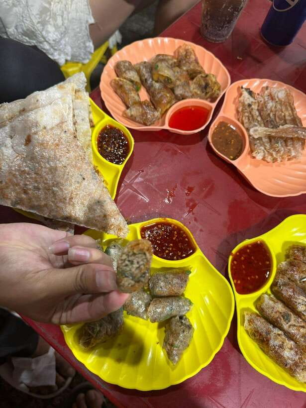 Da Nang City Street Food Private Tour With Local Students - How much food should you expect?