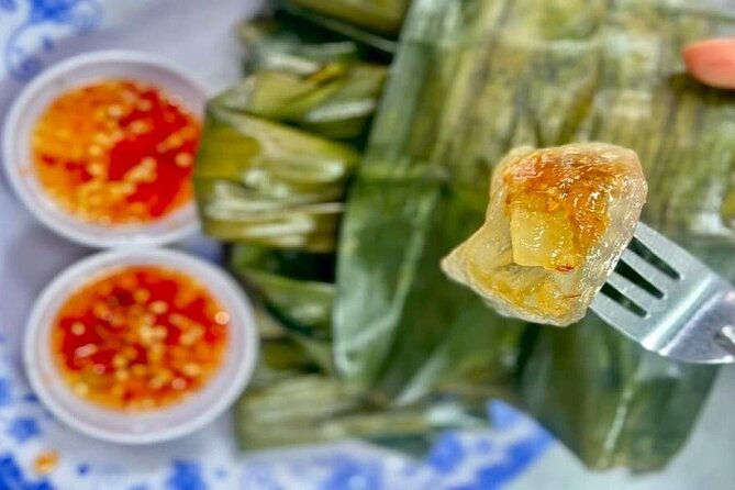 Da Nang Food Tour Motorbike & Sightseeing By Ao Dai Lady Rider - Why a motorbike is the right way to see Da Nang at night