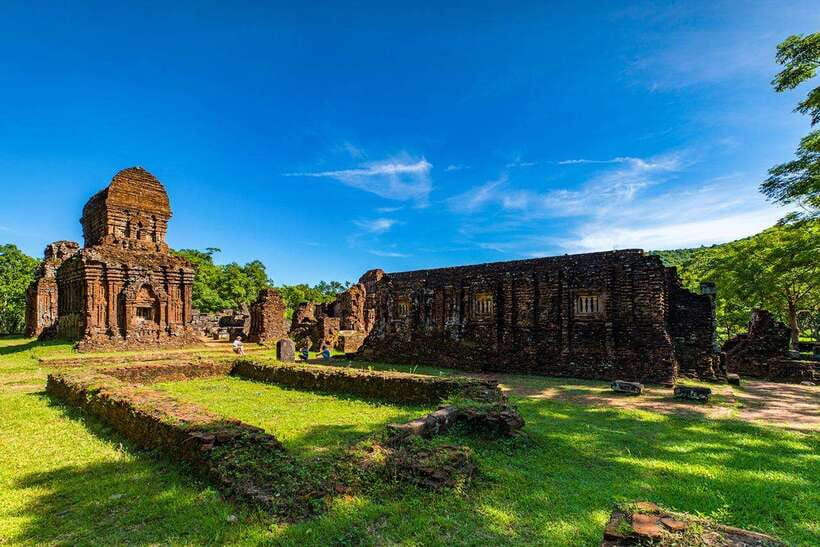 Da Nang: Full-day My Son Sanctuary And Hoi An Heritage Tour - Coffee, snacks, and the Japanese Covered Bridge