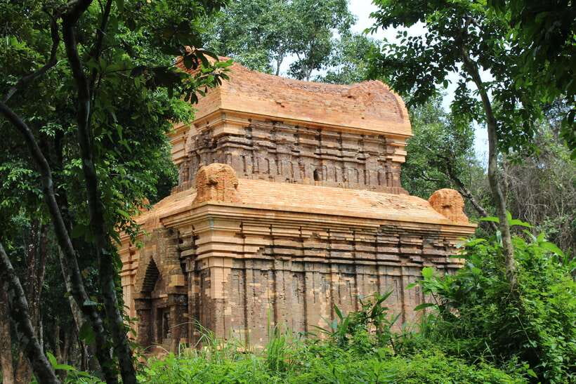 Da Nang: Half-day Journey To My Son Sanctuary - Understanding the unusual brick temples