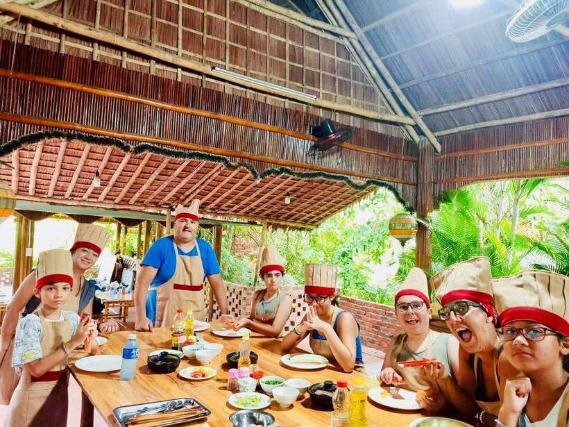 Da Nang/Hoi An: Market Tour, Basket Boat Ride, Cooking Class - A food tour with a little river comedy