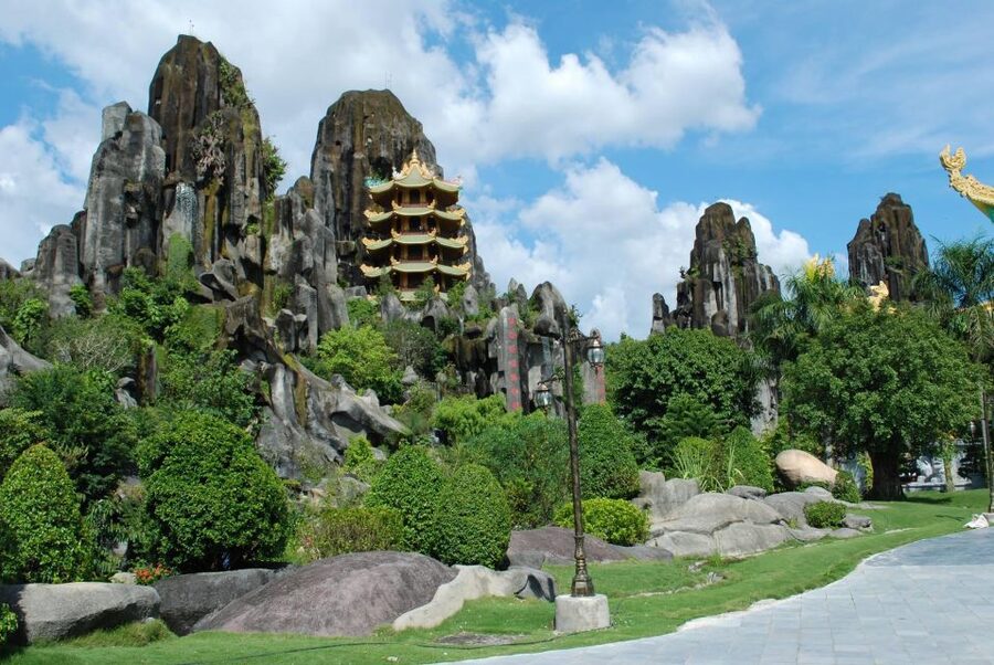 Da Nang : Lady Buddha - Marble Mountains - Am Phu Cave Tour - What to pack for the steps, heat, and caves