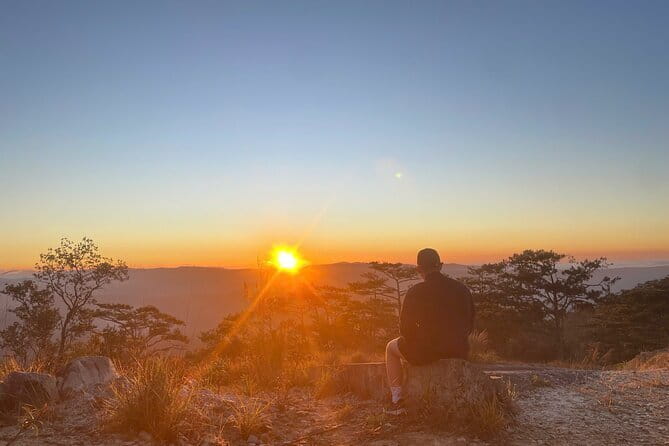 Dalat: Cloud Hunting & Sunrise Trekking to Hon Ho Mountain - Waiting for sunrise above Da Lat