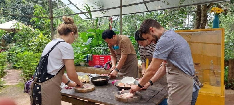 Dalat: Home Cooking Class with Central Market Tour - Walking through Dalat Central Market