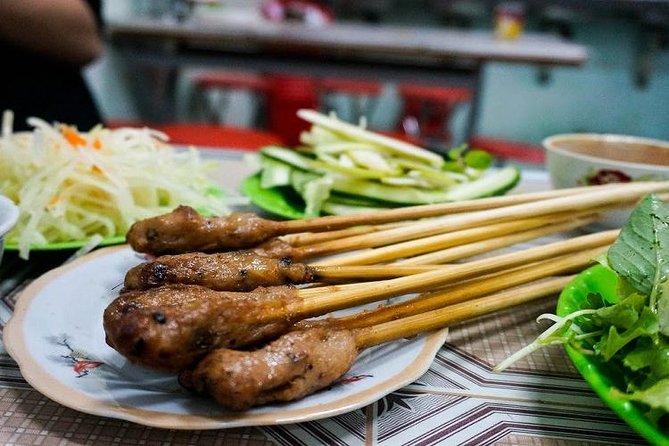 DaNang Night Foodie Tour-Sighseeing with Aodai Lady Rider Private - Banana-leaf cakes provide the first taste