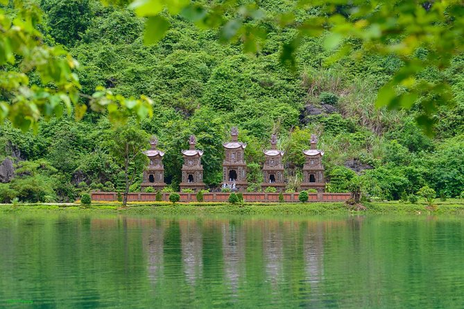 Day tours from Hanoi city (PRIVATE TOUR) - The road south and the first look at Hoa Lu