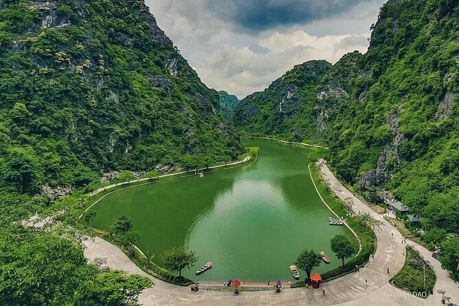 Day Trip from Hanoi to Ninh Binh Hoa Lu, Trang An, and Mua Cave - Who should book this full-day route