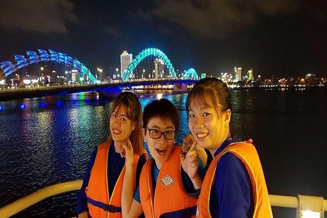 Dragon Cruise by Romantic Yatch: Tasty Beer/Flower/Cake & Dance - Boarding at Bạch Đằng and the 8 p.m. departure