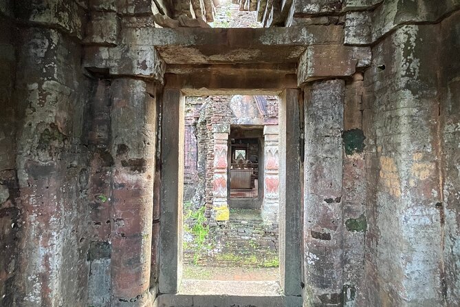 Early My Son tour/transfer and tour start from 8 a.m - What the private guide adds