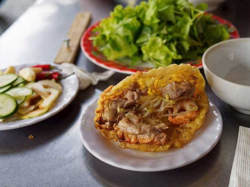 Eat like a local with a local - Walking Tour - Ruby, Bon, Rose, Linh, and Thanh